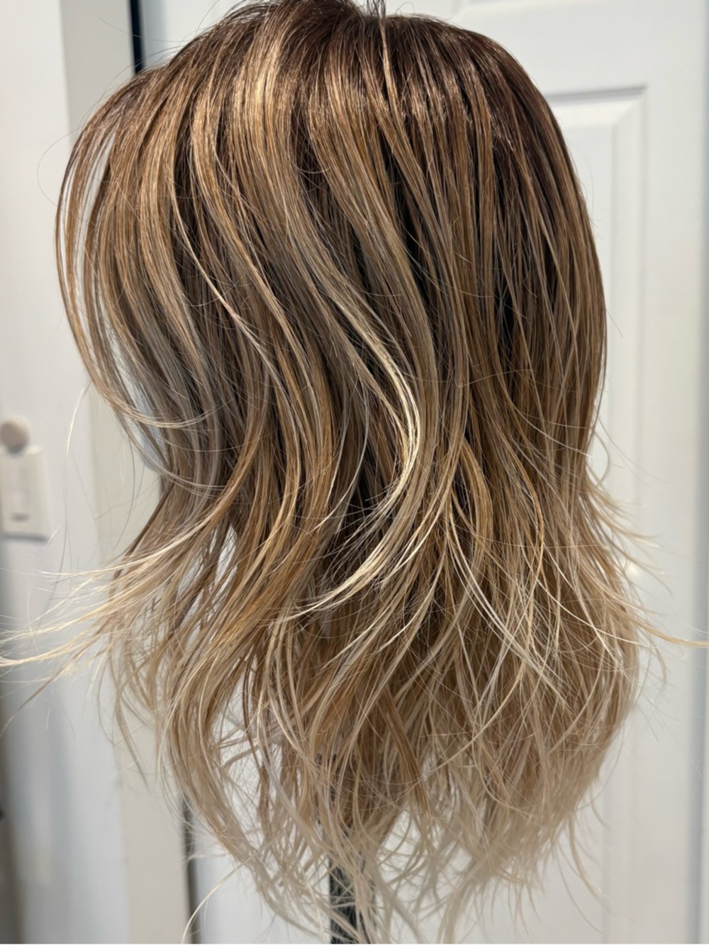 Rene of Paris DAZZLING WAVZ Melted Marshmallow Heat Friendly Wavy Wig! Like new!